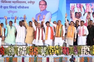 CM Shivraj ने श्योपुर वासियों को दिया करोड़ों का तोहफा, कहा - श्योपुर की धरती पर बरस रहा है विकास का रंग