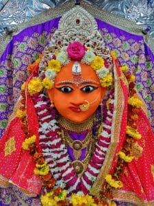 एक ऐसा रहस्यमय मंदिर, जहां माता की मूर्ति दिन में बदलती है तीन बार अपना स्वरूप