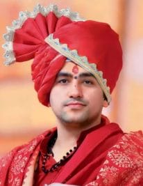 बागेश्वर धाम के महाराज पंडित धीरेन्द्र शास्त्री का बयान-अब वक़्त आ गया एक हाथ में माला और एक हाथ में भाला हो