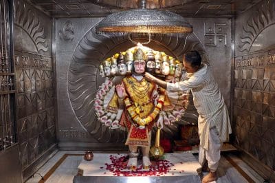 Hanuman Jayanti 2023 : इंदौर के प्रसिद्ध हनुमान मंदिरों में भंडारे का आयोजन, दर्शन के लिए सुबह से लगा भक्तों का तांता