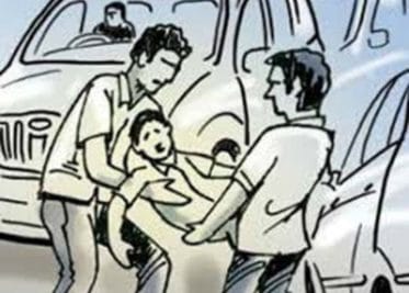 Crime In Ujjain: फिल्मी स्टाइल में युवक को कार से ले गए बदमाश, करी 1 लाख की डिमांड