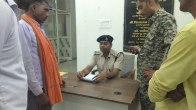 Morena News: थाना प्रभारी के संरक्षण में चल रहा अवैध शराब का गौरख धंधा, जानें पूरा मामला