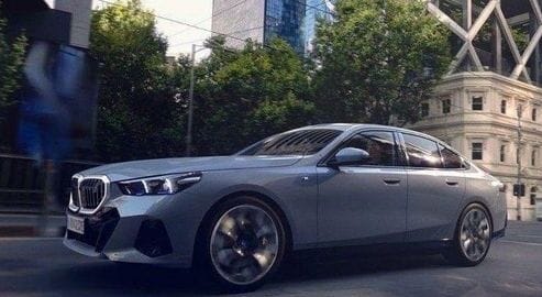 लॉन्च से सामने आया BMW i5 का फर्स्ट लुक, ग्लोबल डेब्यू कल, खास होगी डिजाइन, ऐसे होंगे फीचर्स