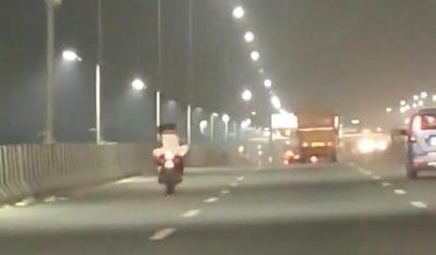 सड़क पर रोमांस करना महंगा पड़ा, पुलिस ने काटा 21 हजार का चालान