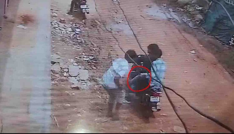 mpbreaking48786041 Morena News : छात्र ने कोचिंग टीचर को मारी गोली, ग्वालियर रेफर, हालत नाजुक । morena news student shot coaching teacher referred to gwalior in critical condition