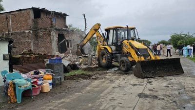 Indore Crime News : 13 वर्षीय मासूम से दुष्कर्म करने वाले दरिंदों के घर जमींदोज, चला प्रशासन का बुलडोजर