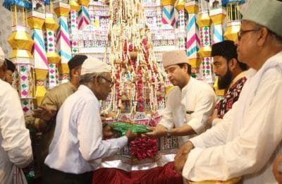 राज परिवार के ताजिये पर सिंधिया ने की सेहराबंदी, अमनो-अमान, कौमी एकता, अच्छी बारिश के लिए की दुआ