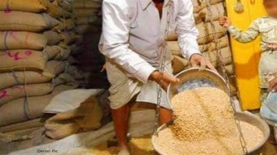 भोपाल में सरकारी राशन की दुकान में 1 रुपये का नमक बेचा जा रहा था 5 रुपये में, लाइसेंस निरस्त