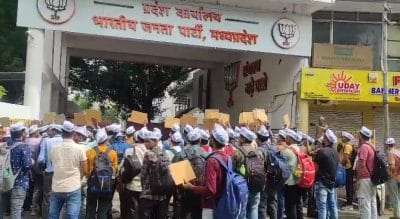 MPPEB MPTET : चयनित शिक्षकों को नियुक्ति का इंतजार, धरने पर बैठे, मंत्रियों के चक्कर लगाने को मजबूर, कब होगा फैसला?