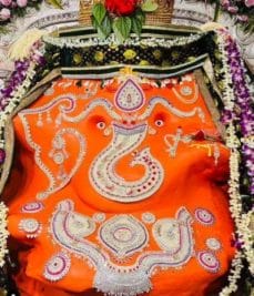 3 करोड़ के स्वर्ण आभूषणों से किया गया Khajrana ganesh का श्रृंगार, चढ़ाया गया सवा लाख मोदक का प्रसाद