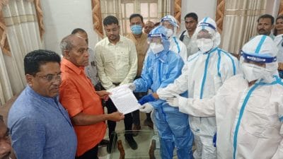 Balaghat News: पीपीई किट पहनकर चिकित्सकों, नर्सों और पैरा-मेडिकल स्टाफ ने किया प्रदर्शन, सौंपे ज्ञापन