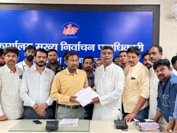 कांग्रेस नेता ने मुख्य निर्वाचन अधिकारी से की मतदाता सूची में गड़बड़ी की शिकायत, सौंपी फर्जी वोटरों की लिस्ट