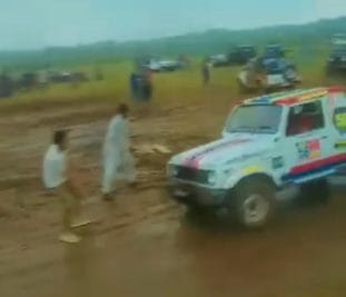 मड रैली में हादसा, तेज रफ्तार स्पोर्ट्स कार की चपेट में आया नाबालिग, 10 फीट ऊपर उछला, वीडियो वायरल