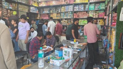 सीजीएसटी की कार्रवाई से थोक फटाका मार्केट में मचा हड़कंप