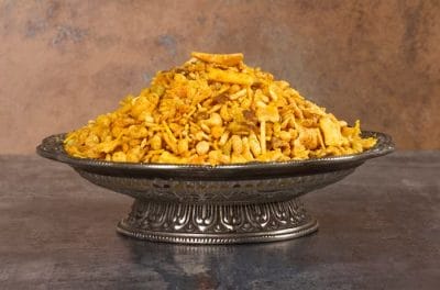 बिना बेसन के अब सूजी से बनाएं जायकेदार चटपटा नमकीन, दिवाली पर तारीफ करते नहीं थकेंगे मेहमान