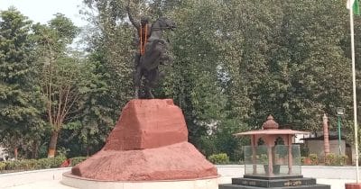 अपने साहस से झांसी की रानी ने छुड़ा दिए थे अंग्रेजों के छक्के, जानें कैसे मनु से बनी वीरांगना लक्ष्मीबाई