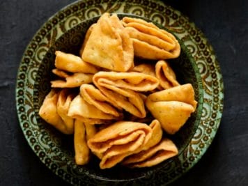 दिवाली के नाश्ते में बनाए मसालेदार स्वादिष्ट समोसा पापड़ी, जानें रेसिपी