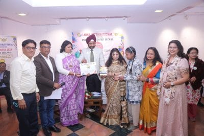 10 हजार से ज्यादा विद्यार्थियों ने बनाया गोल्डन बुक्स ऑफ वर्ल्ड रिकॉर्ड, 11 जिलों में एक साथ पीस पोस्टर पर चित्र बनाकर रिकार्ड किया अपने नाम