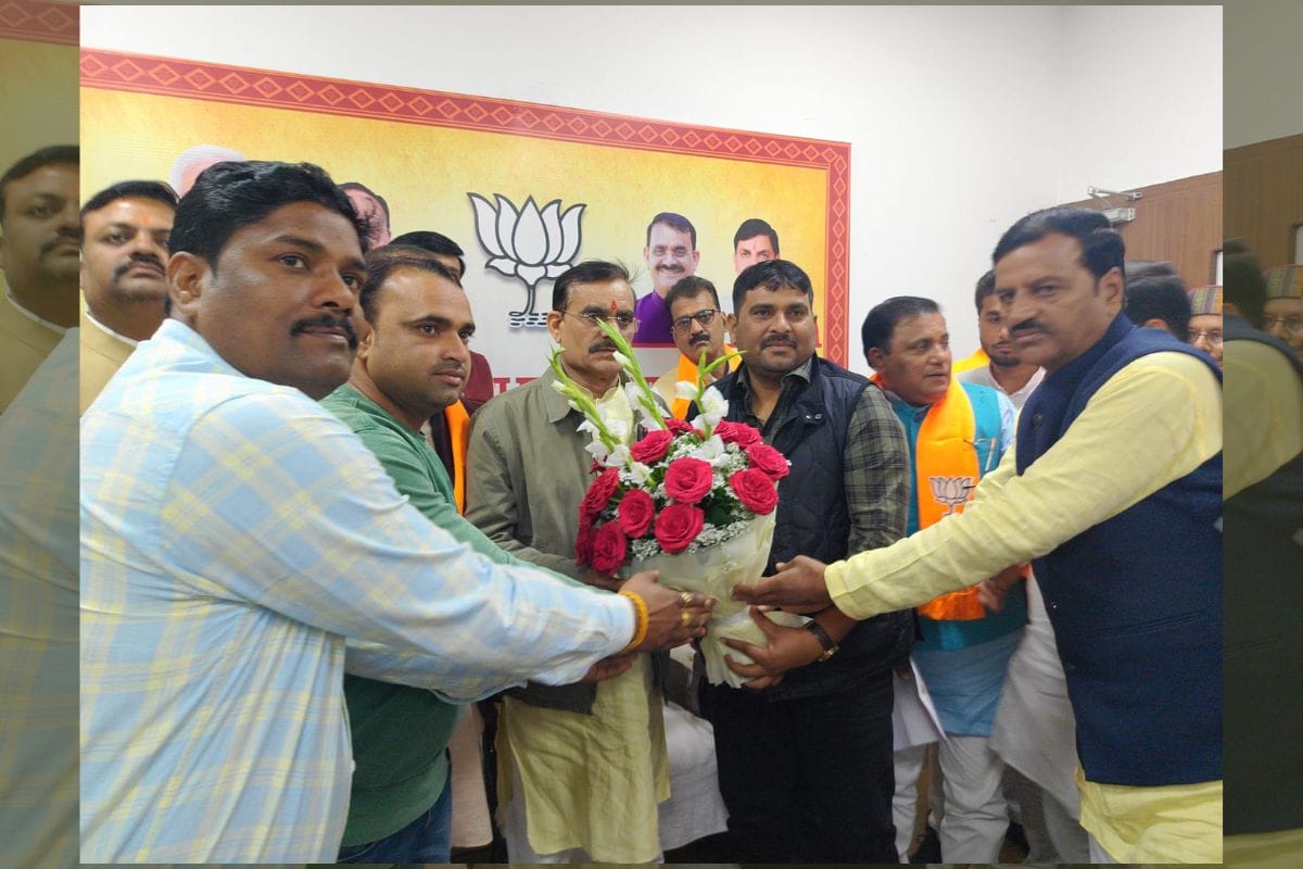 बागियों की एंट्री से उठे बगावत के सुर, विधायक समर्थक ने पूछा गद्दारों को एंट्री क्यूं!