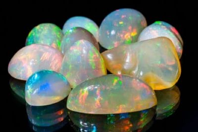 इन 4 राशियों के लिए बहुत लाभकारी है शुक्र का ये रत्न, धारण करते ही होने लगेगा धन लाभ, बदल जाएगी किस्मत