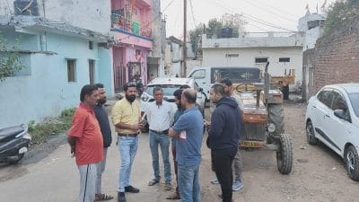 भोपाल-संतनगर में पटरी के पास कब्जाधारियों को बेदखली नोटिस, 10 दिन में हटने की दी चेतावनी, 300 परिवार रहते हैं फाटक रोड के पास