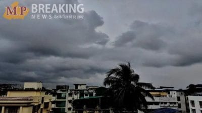 UP Weather: उत्तर प्रदेश में गरज-चमक के साथ बरसेंगे बादल, बिजली गिरने की आशंका, बढ़ेगी ठंडक