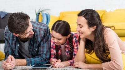 बच्चों के साथ दोस्ताना व्यवहार क्यों है जरूरी? जानिए पैरेंट्स की आम गलतियां