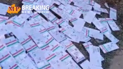 MP News: बेतवा नदी में तैरते मिले हजारों आधार कार्ड, डाक विभाग पर उठे सवाल, किसकी है यह लापरवाही?