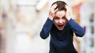 क्या आपका बच्चा गुस्से में करता है बुरा बर्ताव? अपनाएं ये 4 असरदार टिप्स