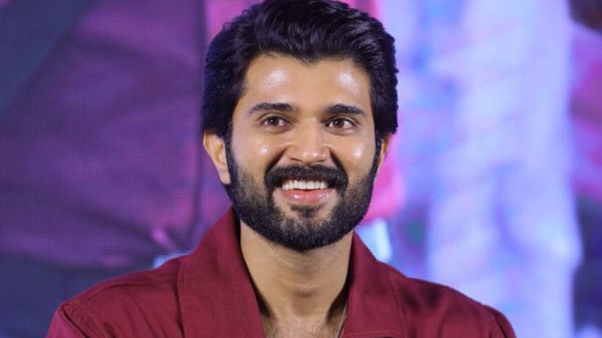 साउथ एक्टर Vijay Deverakonda ने आखिर क्यों नीलाम किया अपना पहला Filmfare Award? ब्लैक लेडी की इतनी लगाई कीमत