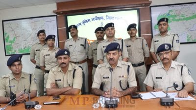 Gwalior News : करीब साढ़े तीन करोड़ रुपये की शेयर ठगी के आरोपी पति पत्नी बेंगलुरु से गिरफ्तार