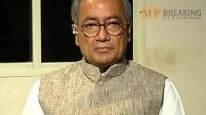 दिग्विजय सिंह की फ्लाइट हुई साढ़े तीन घंटे लेट: इंडिगो संकट पर कांग्रेस नेता ने कहा “न निजी संस्थाएं ले रही जिम्मेदारी, न सरकार का कोई स्पष्टीकरण”