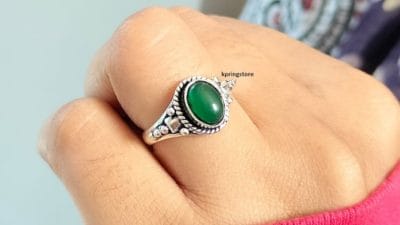 Ratna Shastra: इन 2 राशियों के लिए बहुत लाभदायक है ओनेक्स स्टोन, धारण करते ही मिलते हैं सकारात्मक परिणाम