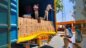 Jhabua News : पुलिस ने जब्त की 4 कंटेनर से 2 करोड़ की अवैध शराब, चार आरोपी गिरफ्तार