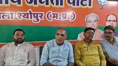 MP News : विवाद के बीच सामने आये विधायक रामनिवास रावत, बोले- स्वेच्छा से BJP में आया हूँ, आशीष अग्रवाल ने कहा ‘कांग्रेस की खुशफ़हमी’ को ‘ज़मीन’ दिखा दी