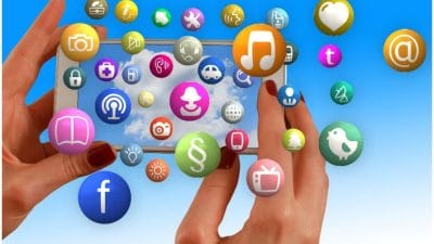 Relationship Tips: इन चीजों को सोशल मीडिया पर न करें शेयर, रिश्ते में आ सकती है दरार