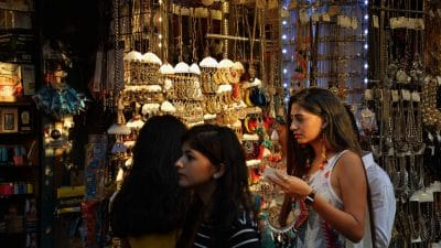 Famous Market: सस्ते दामों में करना चाहते हैं जमकर शॉपिंग, बेस्ट है कानपुर का ये बाजार