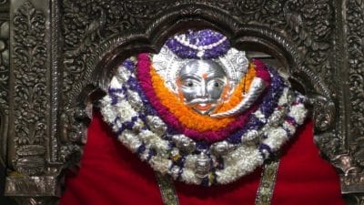 Varanasi Temple: काल भैरव मंदिर में दीपक जलाने से गृह क्लेश की समस्या होती है खत्म, जानें यहां की पौराणिक मान्यता