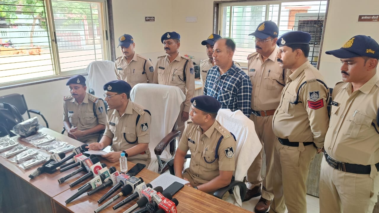 बुरहानपुर-अवैध हथियारों के साथ तस्कर गिरफ्तार, 07 पिस्टल बरामद