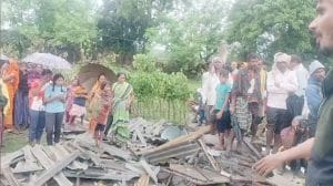 Dindori News : निर्माणधीन दो मंजिला मकान धराशायी, मलबे में दबने से एक मजदूर की मौत, दो घायल