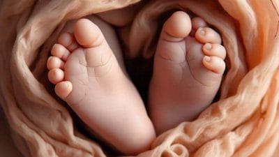 दुनिया के अलग अलग हिस्सों में बच्चे के जन्म पर होने वाली परंपराएं, जानिए कैसे करते हैं नवजात का स्वागत