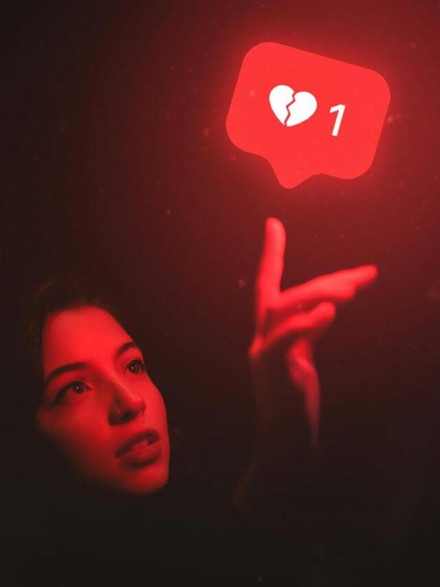 फोन और सोशल मीडिया के 31 मनोवैज्ञानिक फैक्ट्स : आपके व्यवहार और मेंटल हेल्थ पर प्रभाव