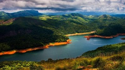 अक्टूबर में कर रहे परिवार संग घूमने की प्लानिंग? इन 3 शानदार जगहों पर जाएं और बनाएं यादगार लम्हे