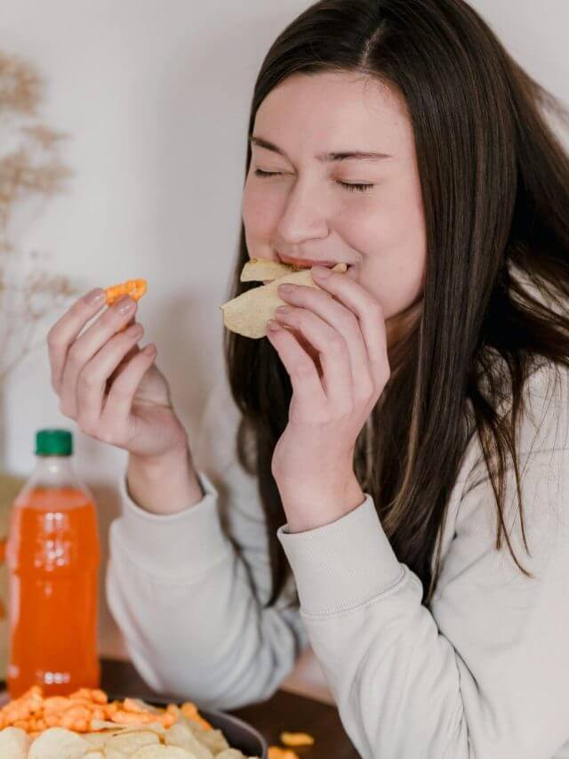 8 ऐसे फूड्स जो आपकी उम्र को तेजी से बढ़ाते हैं