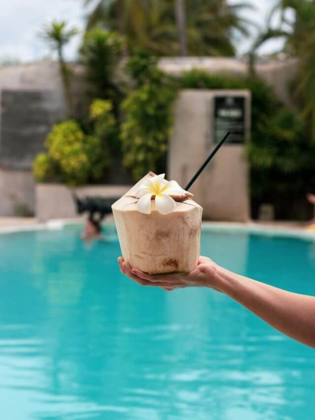 इन 8 लोगों को नहीं पीना चाहिए नारियल पानी