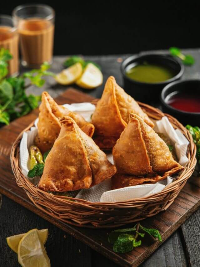 फेमस समोसा: 15 रुपये का लाजवाब समोसा, बूंदी रायते के साथ मिलता है, जानें इसके स्वाद का राज