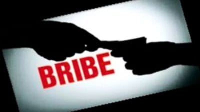 झूठ बोलकर एफआईआर से नाम हटवाने के बदले प्रधान आरक्षक ने ली रिश्वत, लोकायुक्त पुलिस ने रंगे हाथ पकड़ा