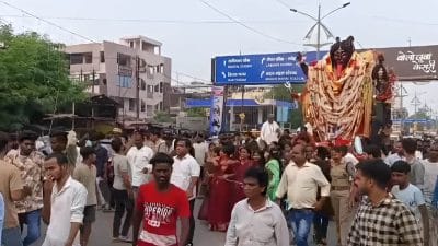 जबलपुर में मां काली की मूर्ति खंडित होने पर हिंदू संगठनों का हंगामा, आयोजकों पर कार्रवाई की मांग
