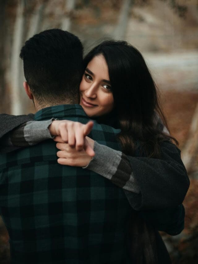 क्या पार्टनर नहीं करता कमिटमेंट? सीक्रेट रिलेशनशिप से जुड़ी ये 8 बातें समझें