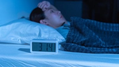 रात में गहरी नींद आने में होती है परेशानी? सोने से पहले पिएं ये खास चाय